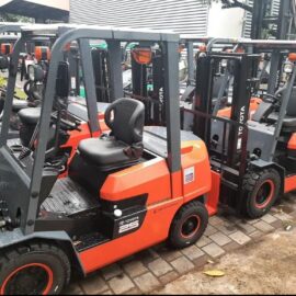 jual beli Toyota Forklift FDZN25 baru dan bekas. Rental, service, parts dan maintenance forklift. Harga murah, dealer toyota forklift, distributor toyota forklift.