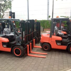jual beli Toyota Forklift FDZN30 baru dan bekas. Rental, service, parts dan maintenance forklift. Harga murah, dealer toyota forklift, distributor toyota forklift.
